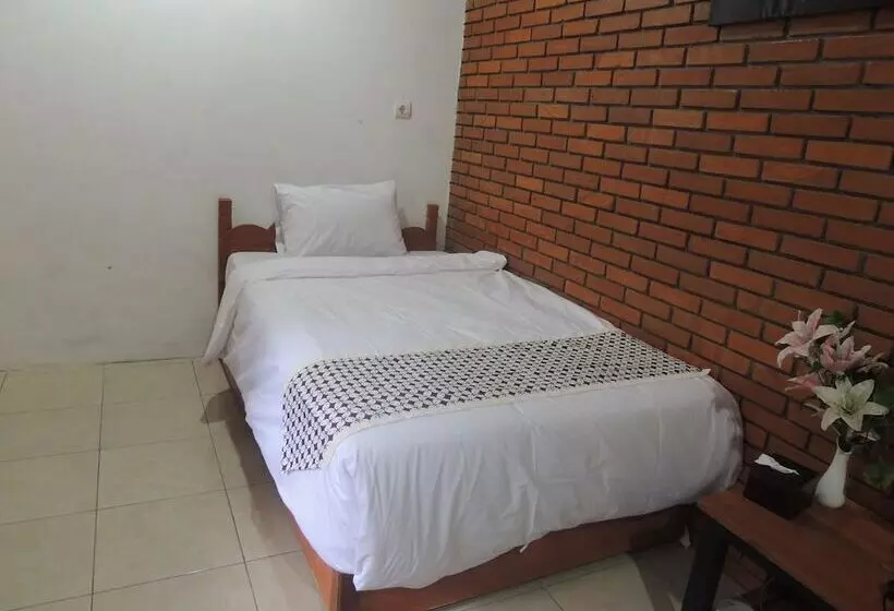 Majatalo Dalem Sudarno Syariah By Ndalem Beong