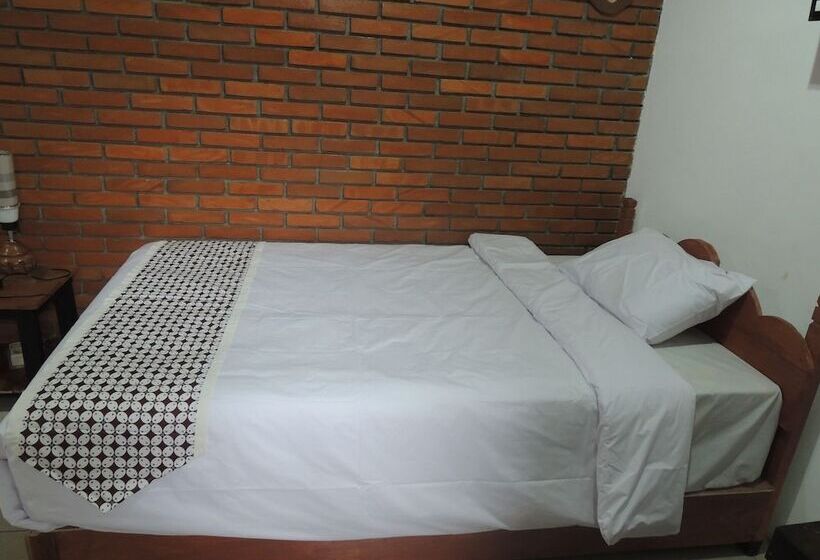 Majatalo Dalem Sudarno Syariah By Ndalem Beong