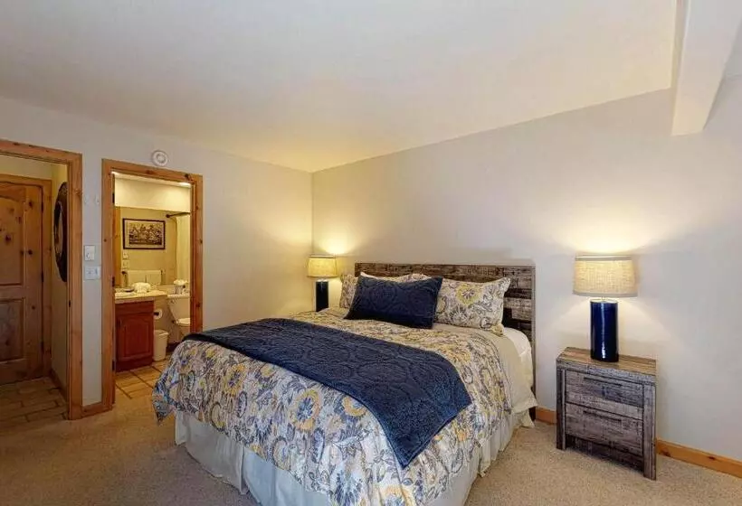 ホテル The Bluff Mountain Retreat