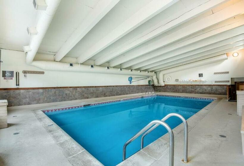 هتل Short Walk To Lifts!