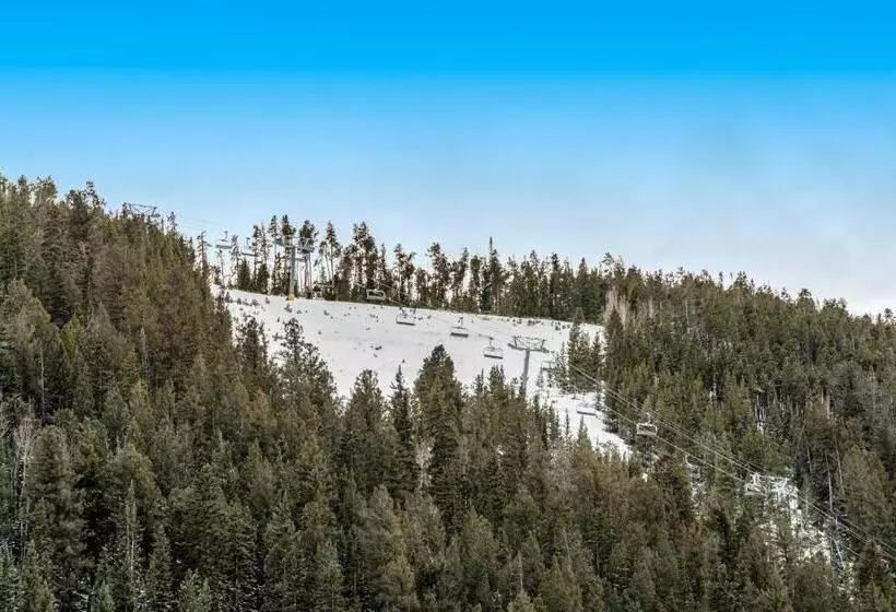هتل Short Walk To Lifts!