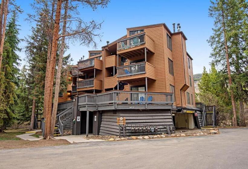 هتل Short Walk To Lifts!