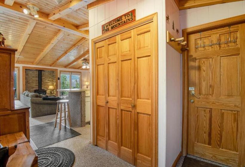 هتل Short Walk To Lifts!