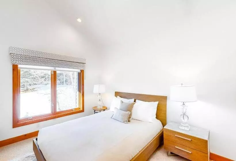 ホテル Legends  Simply Perfect Elkhorn Retreat