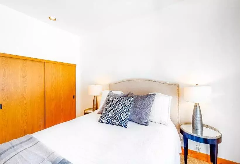 ホテル Legends  Simply Perfect Elkhorn Retreat