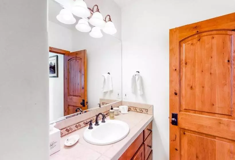 ホテル Legends  Simply Perfect Elkhorn Retreat