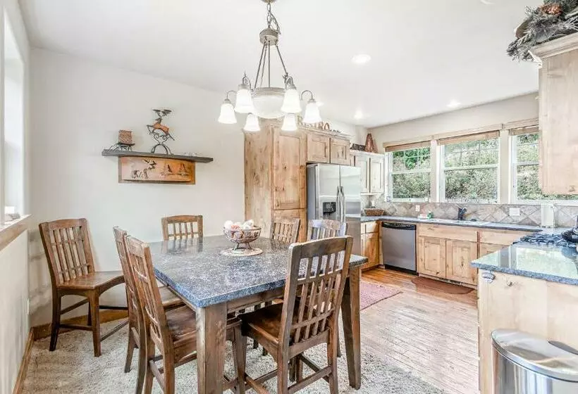 ホテル Heart Of Schweitzer Condo