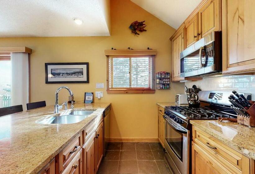 Hotel Okemo Trailside 23b, Lower Level