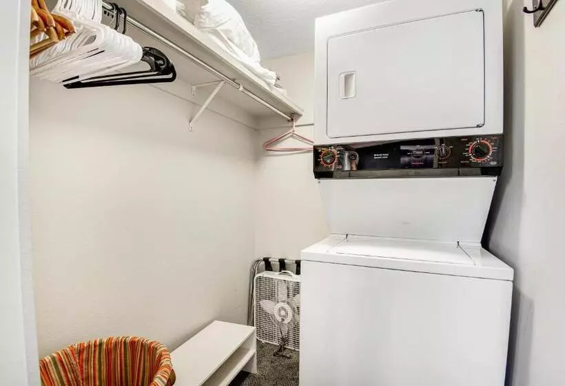هتل The Pines Condo Unit 2044