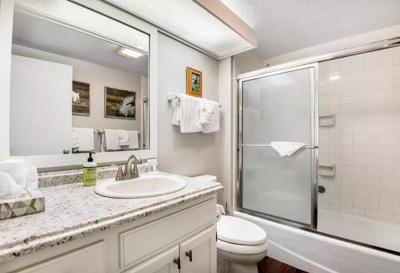 هتل The Pines Condo Unit 2044