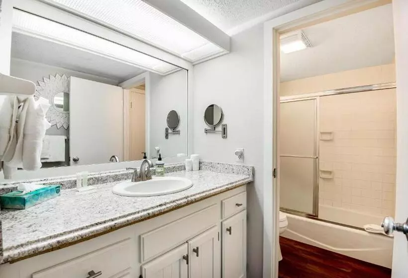 هتل The Pines Condo Unit 2044
