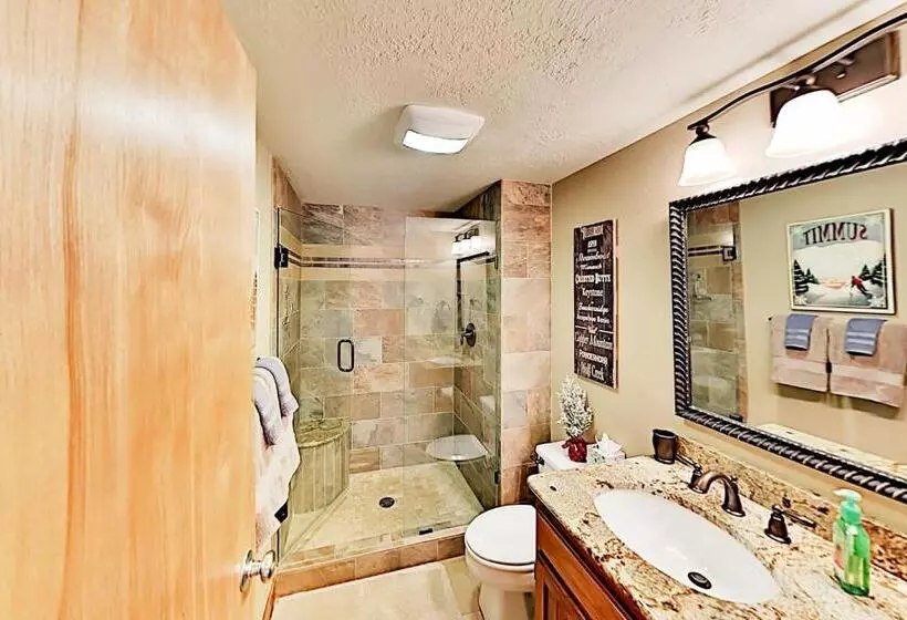 هتل The Pines Condo Unit 2044