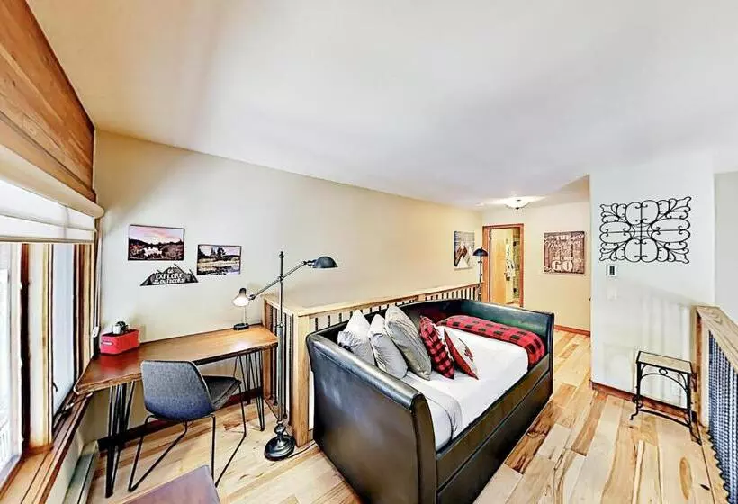 هتل The Pines Condo Unit 2044