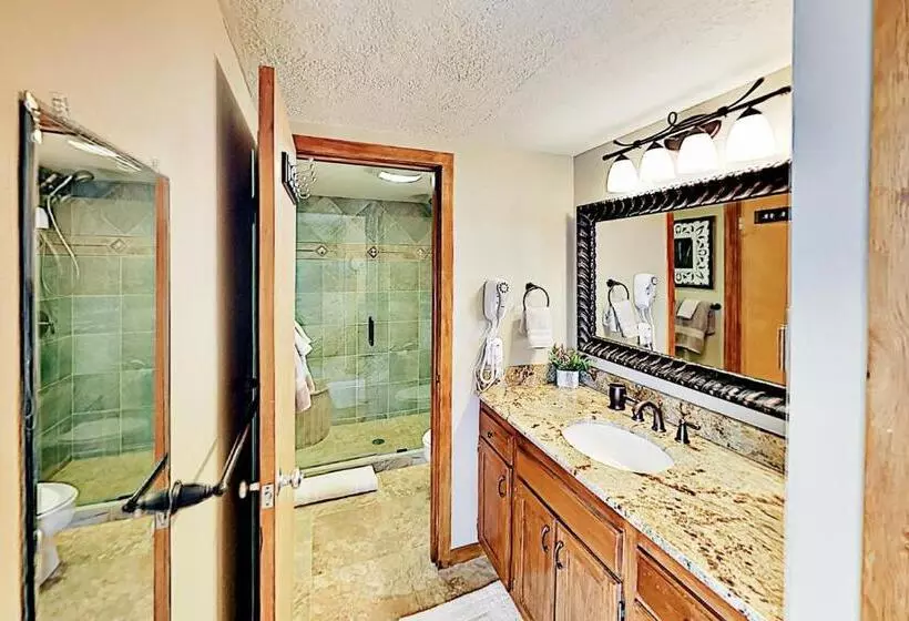 هتل The Pines Condo Unit 2044