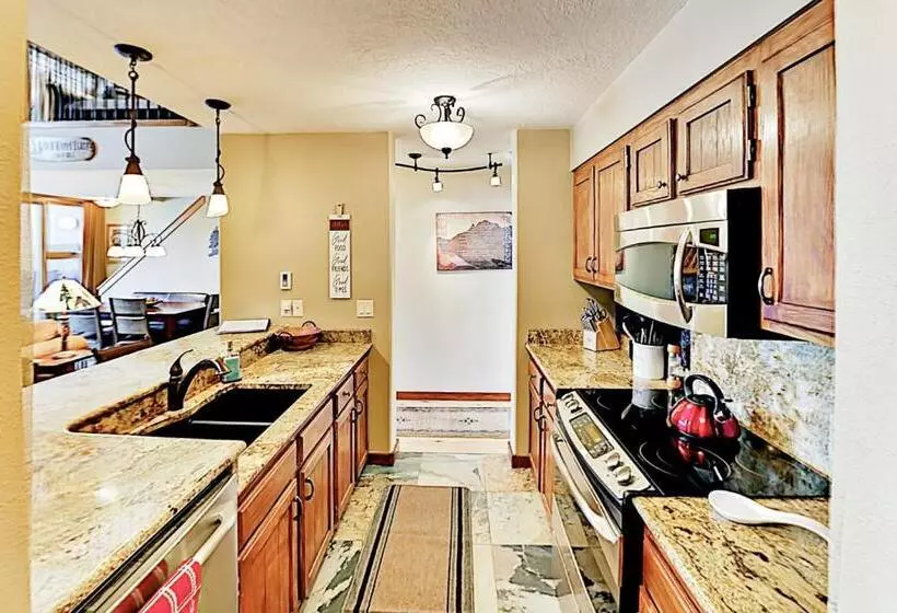 هتل The Pines Condo Unit 2044