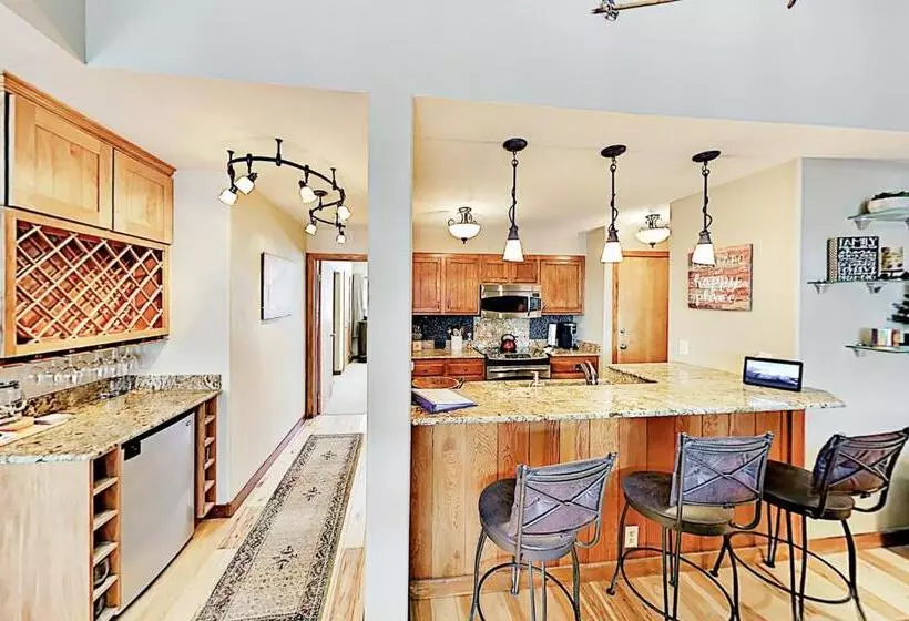 هتل The Pines Condo Unit 2044