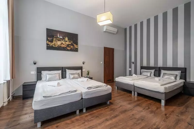 Schronisko Full Moon Budapest