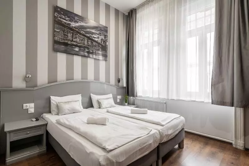 Schronisko Full Moon Budapest