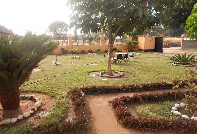 تختخواب و صبحانه Wane Guest Lodge