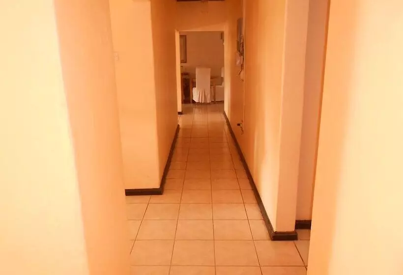 تختخواب و صبحانه Wane Guest Lodge