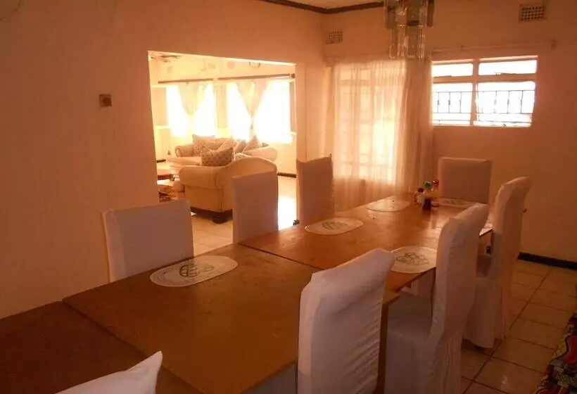 تختخواب و صبحانه Wane Guest Lodge