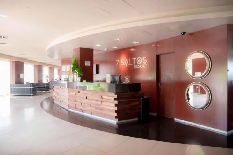 هتل 7 Saltos Resort
