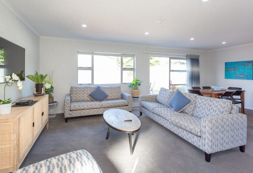 בית מלון כפרי Lake Taupo Holiday Resort