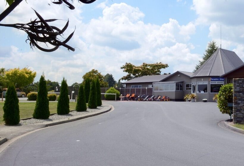 בית מלון כפרי Lake Taupo Holiday Resort