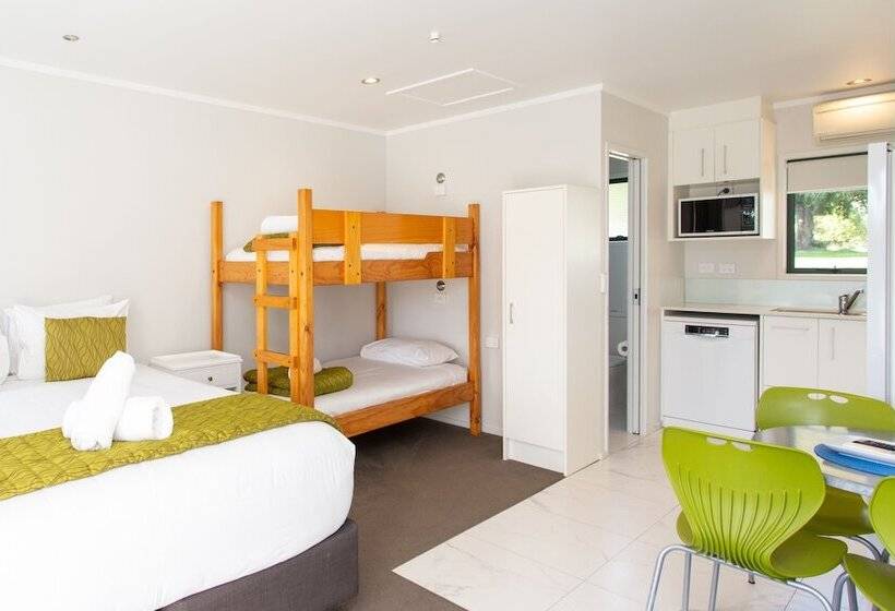 בית מלון כפרי Lake Taupo Holiday Resort