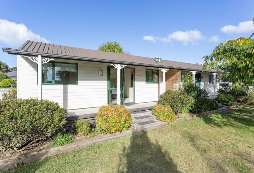 בית מלון כפרי Lake Taupo Holiday Resort