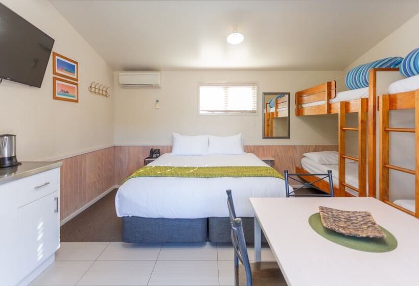 בית מלון כפרי Lake Taupo Holiday Resort