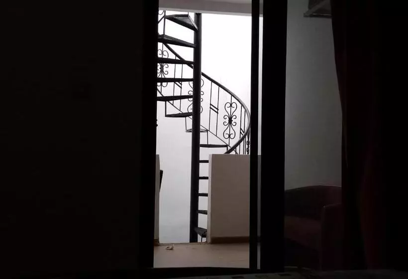 هتل Kakatar Family Residence , Yoff