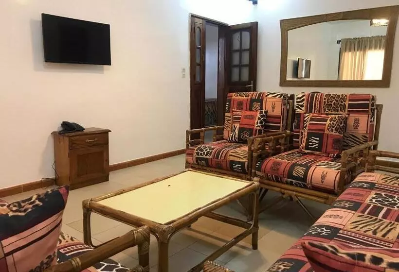 هتل Kakatar Family Residence , Yoff