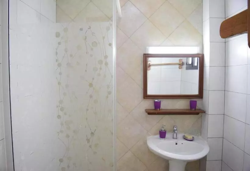 هتل Kakatar Family Residence , Yoff