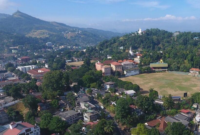 فندق The Grand Kandyan