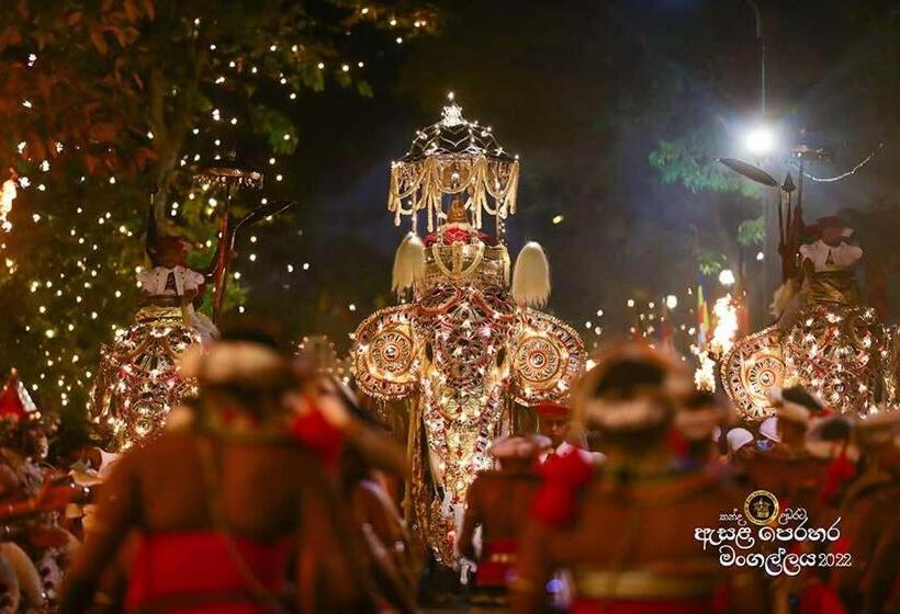 فندق The Grand Kandyan