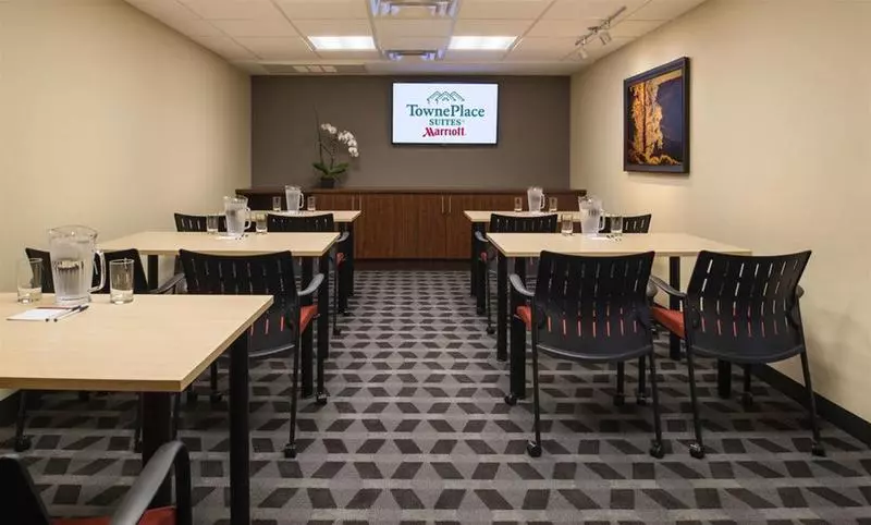 Hotel Towneplace Suites By Marriott Red Deer