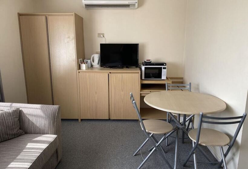 The Major Mitchell Motel