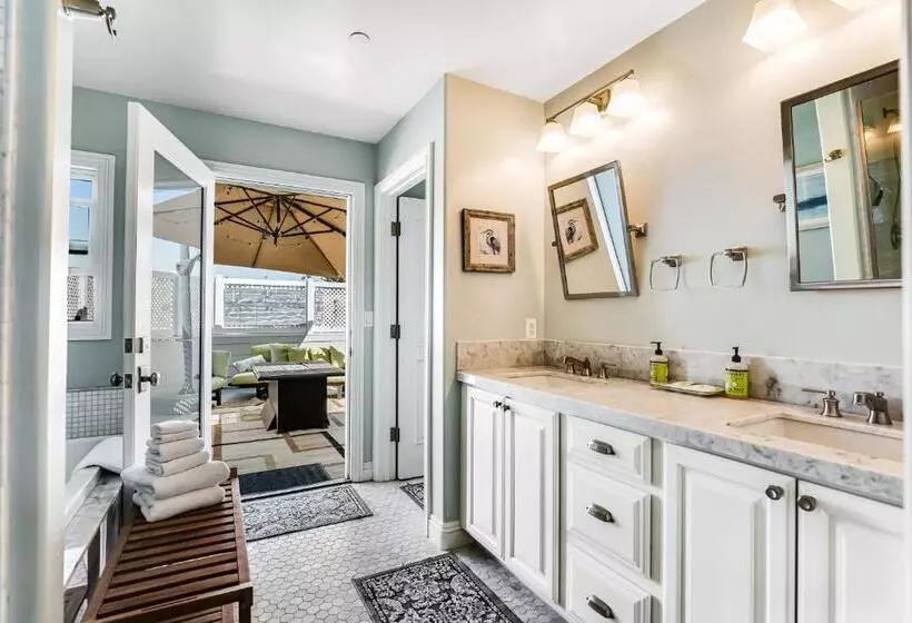 Hotelli Pacific Views Carlsbad