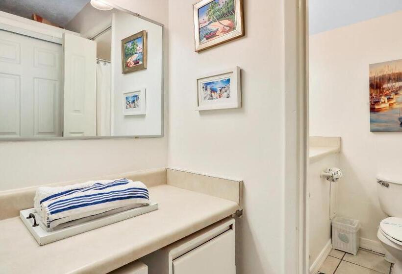 Отель Mariners Cove 302