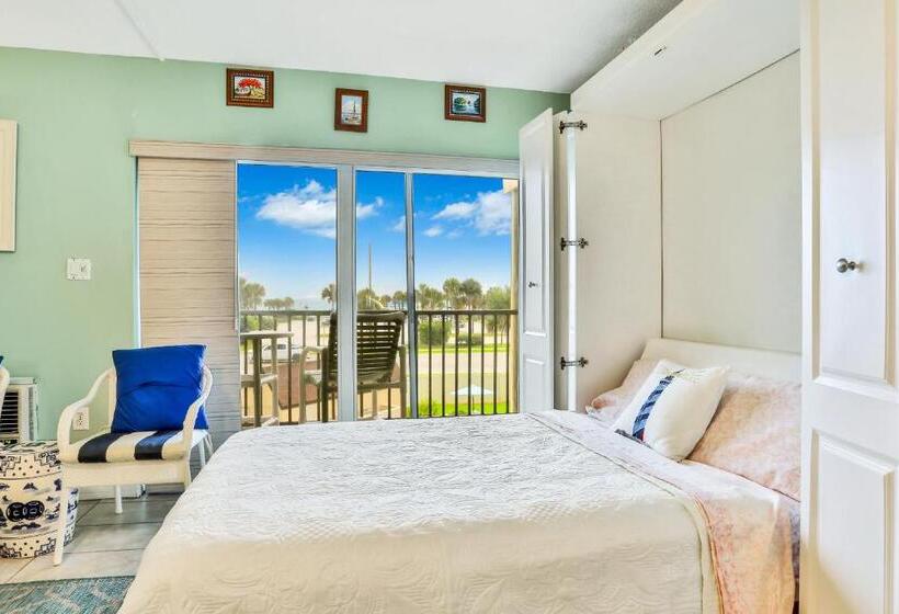 Отель Mariners Cove 302