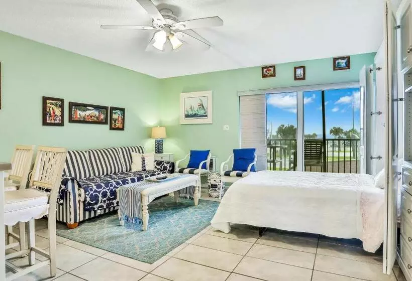 Hotelli Mariners Cove 302