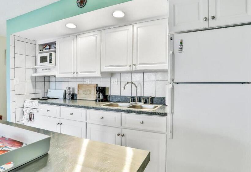 Отель Mariners Cove 302