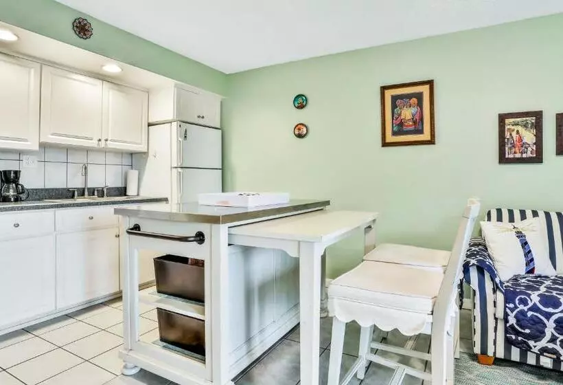 Hotelli Mariners Cove 302