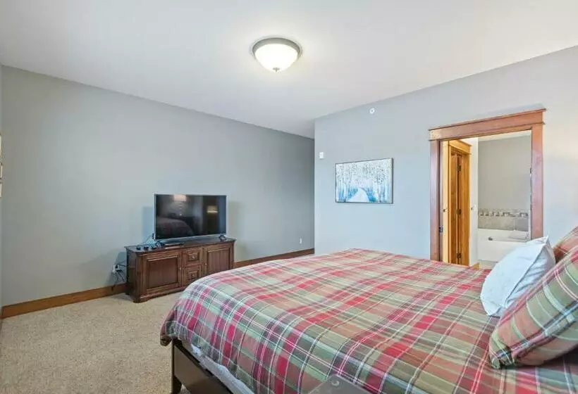 Hotelli Fabulous Riverstone Retreat