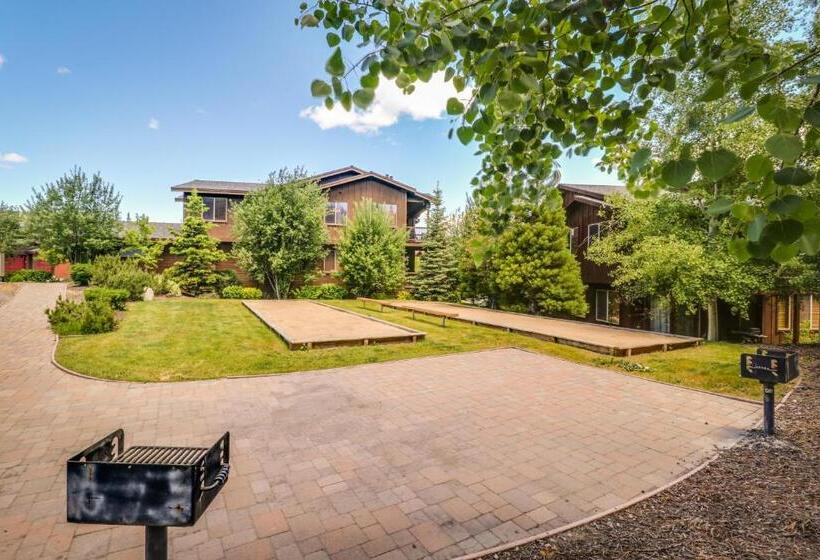 Otel Boulders Hideout