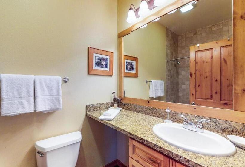 Otel Boulders Hideout