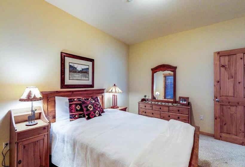 Otel Boulders Hideout