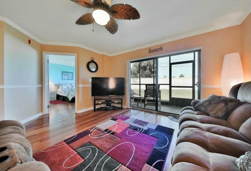 בית מלון כפרי Ocean Village L15