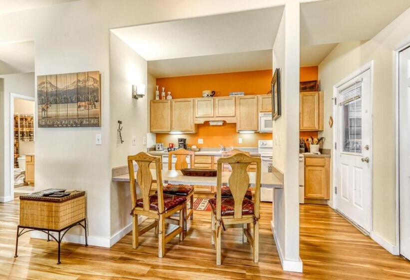 Otel Woodpecker Lookout